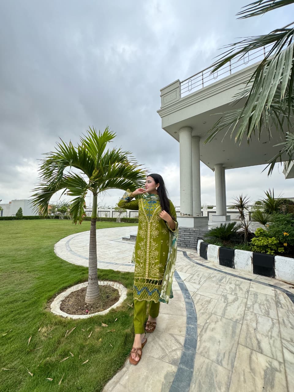 Fully Embroidered & Cut Work Cotton Lawn 3pc Suit ( GREEN )
