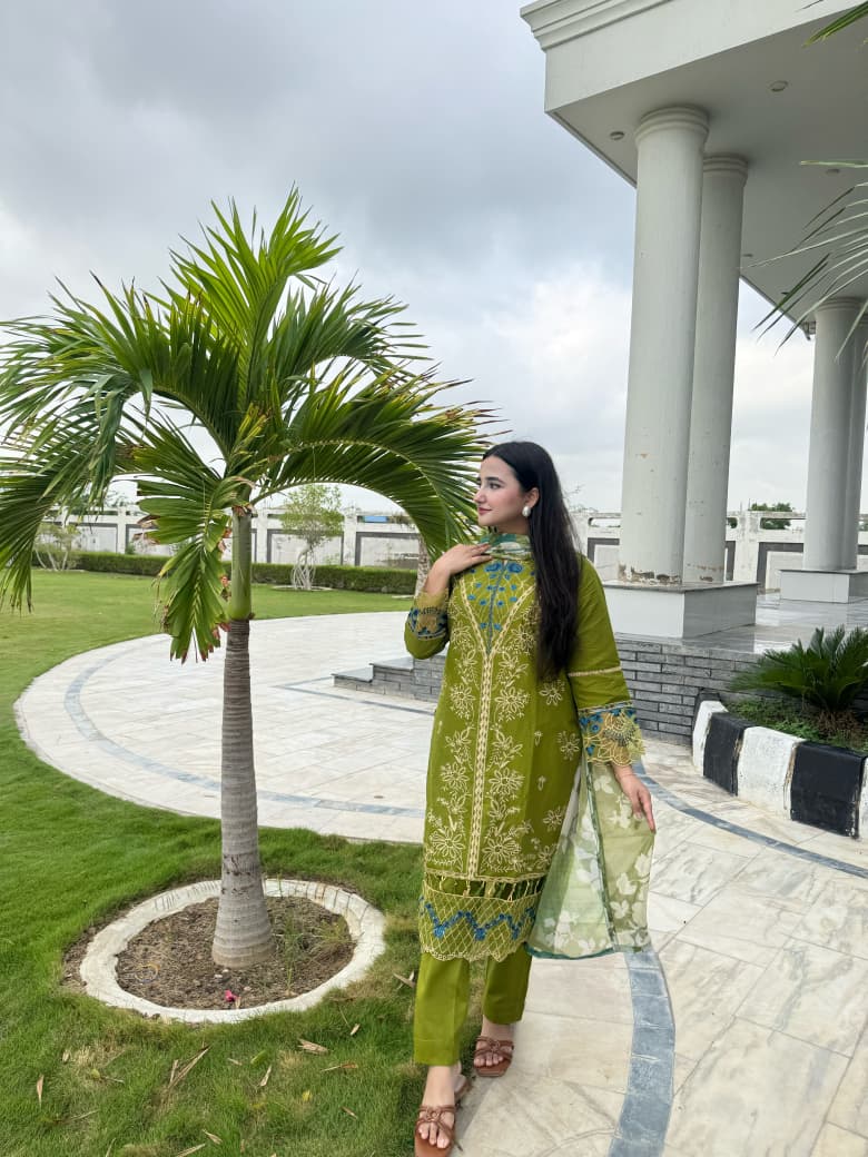 Fully Embroidered & Cut Work Cotton Lawn 3pc Suit ( GREEN )